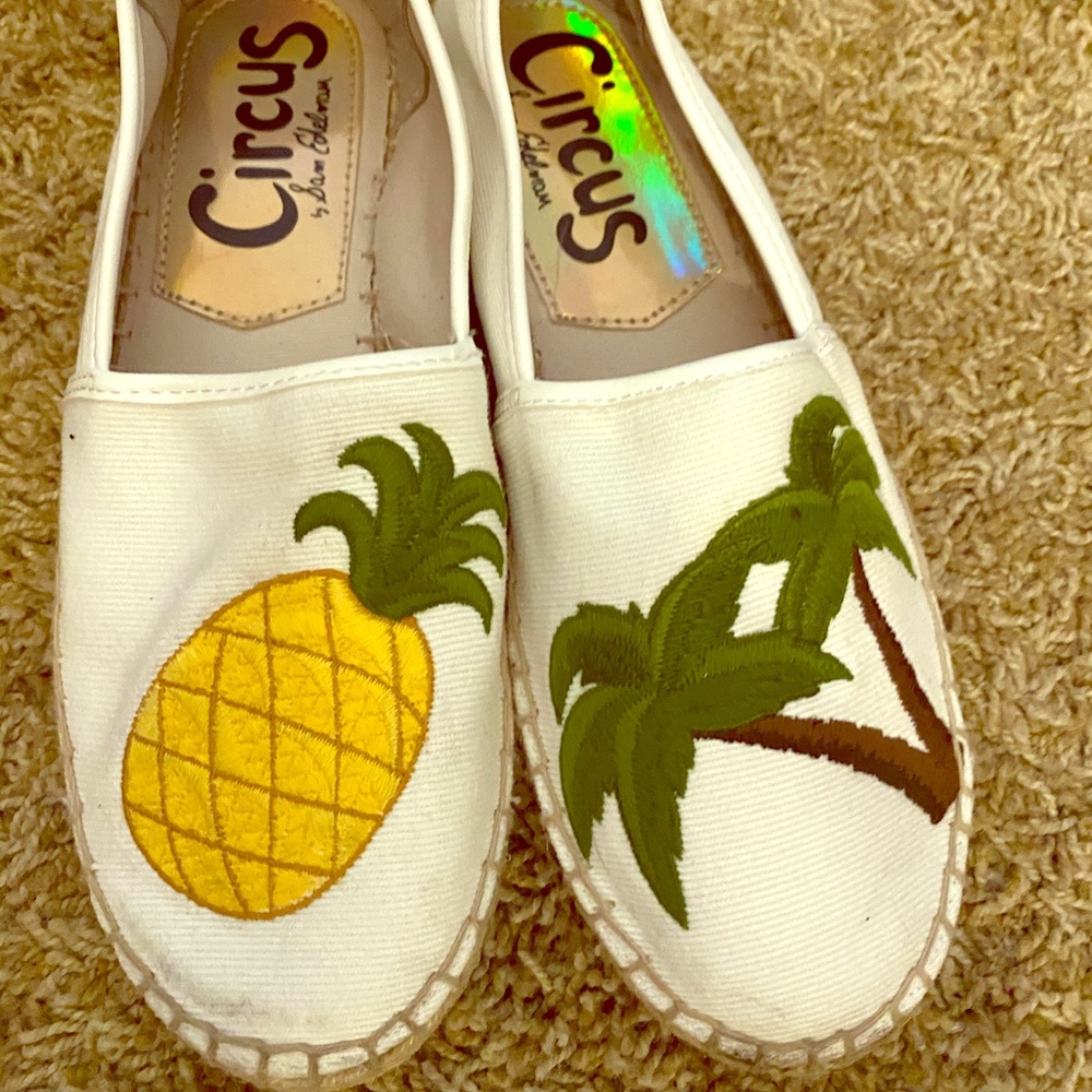 Circus shoes size 6 flats woman tropical palms